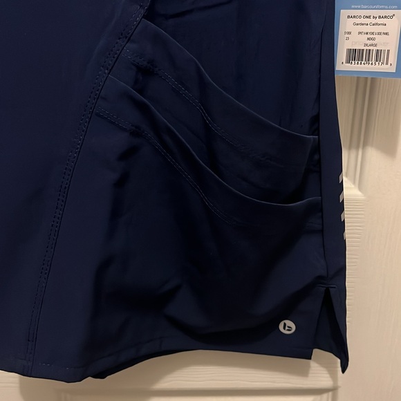 Barco One 5 Pocket Shaped Scrub Top - Picture 4 of 6